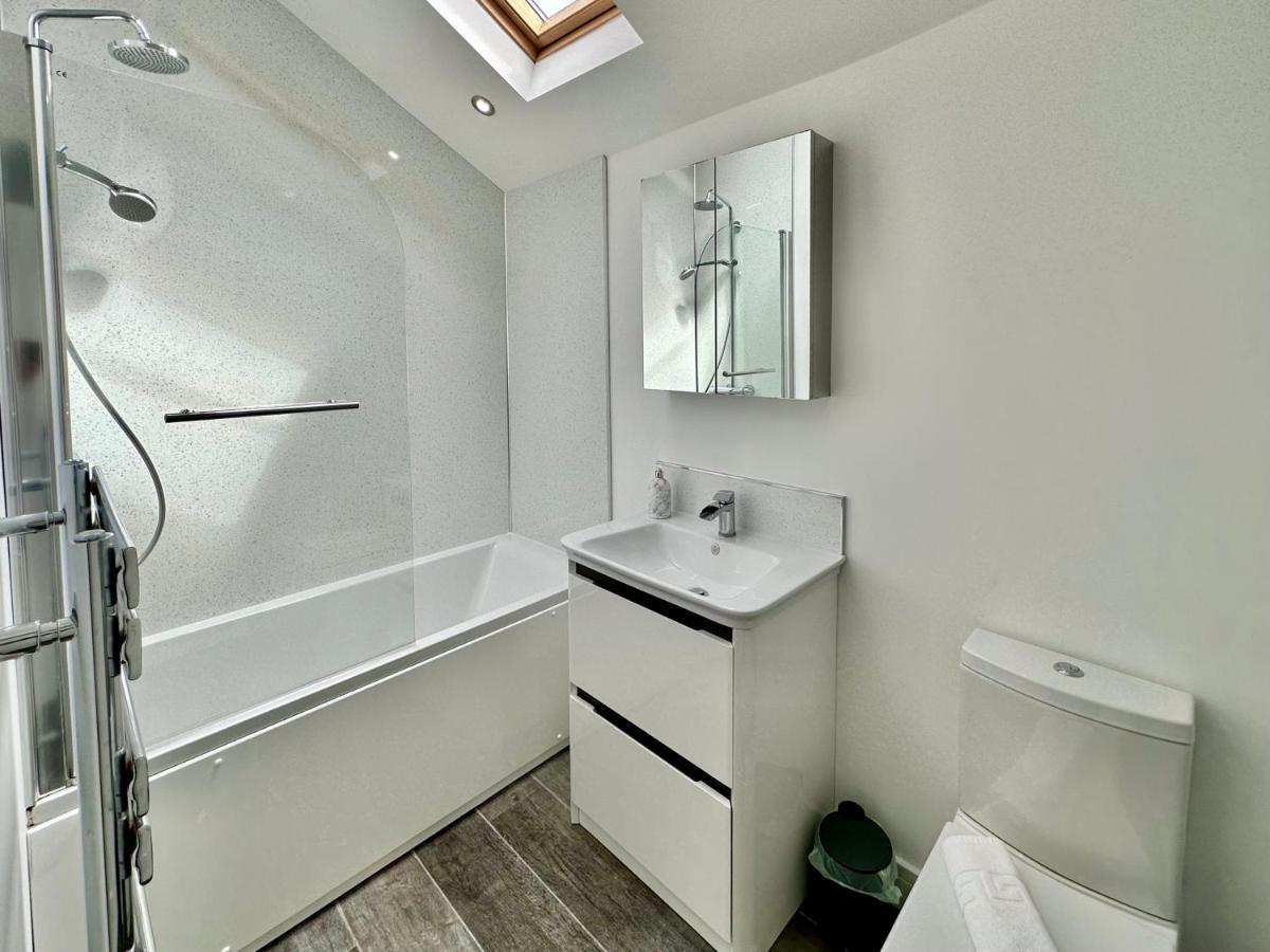 7 Bluebridge Court With Free Parking * York