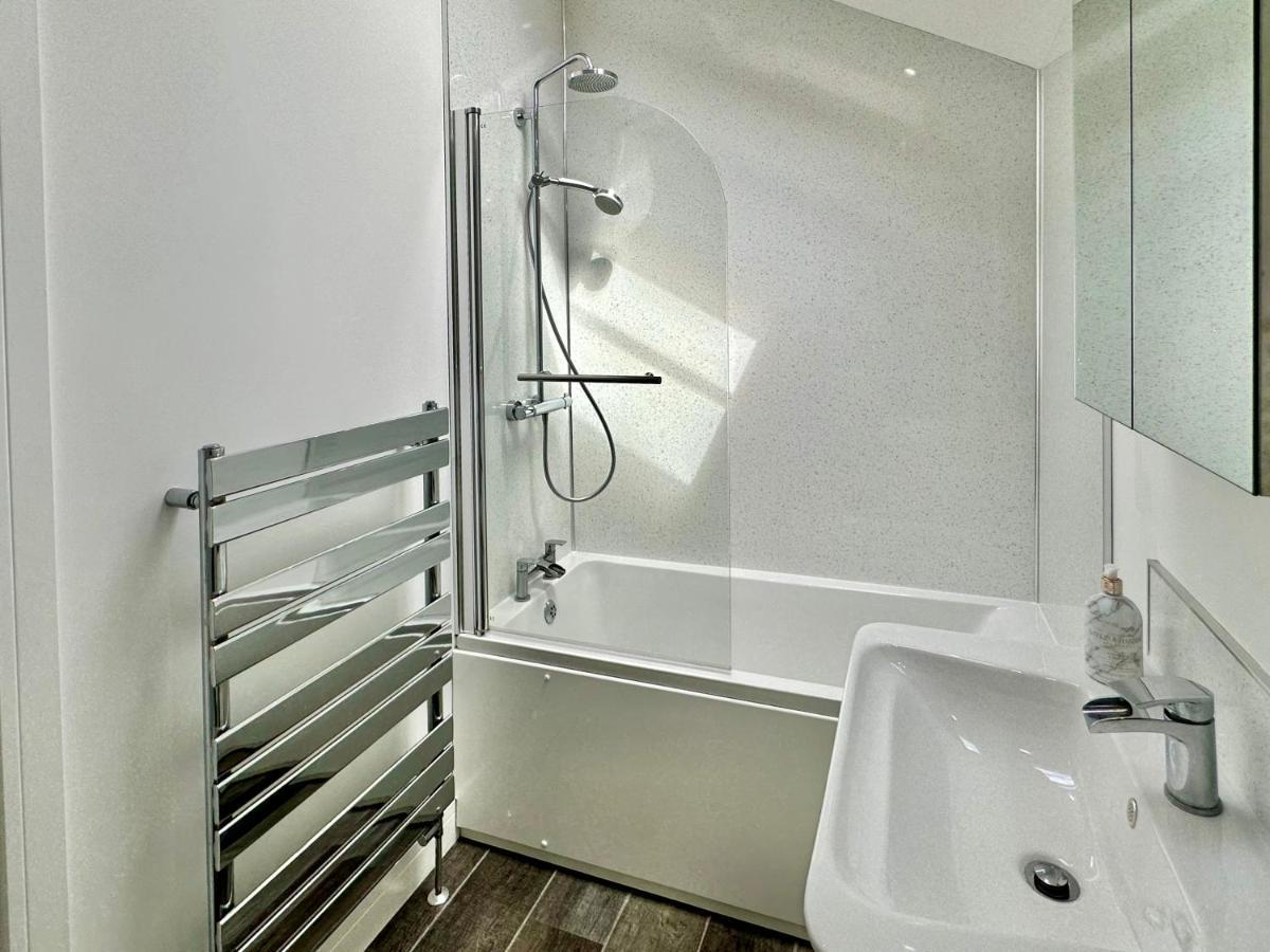 7 Bluebridge Court With Free Parking